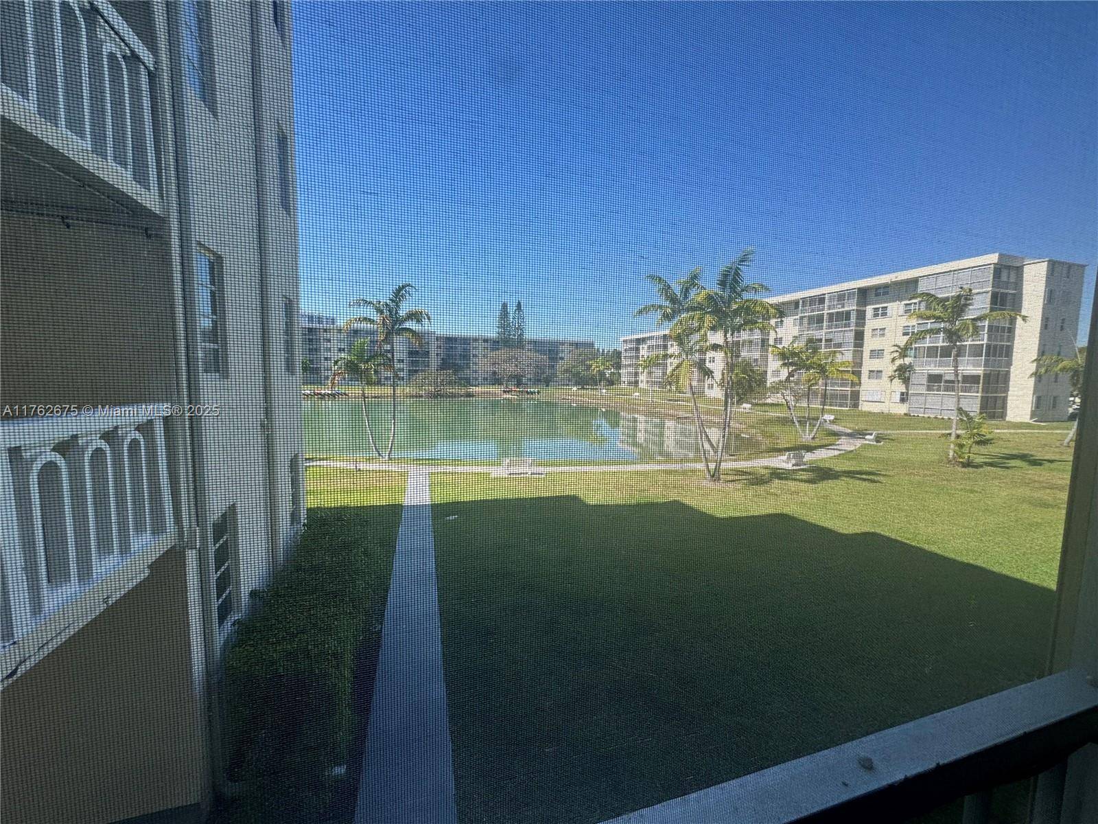Aventura, FL 33160,2855 Leonard Dr #H207