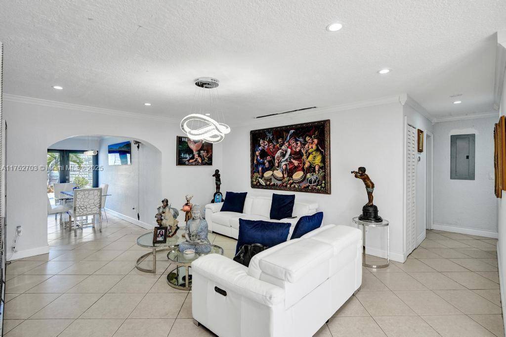 Miami, FL 33175,2711 SW 117th Ct