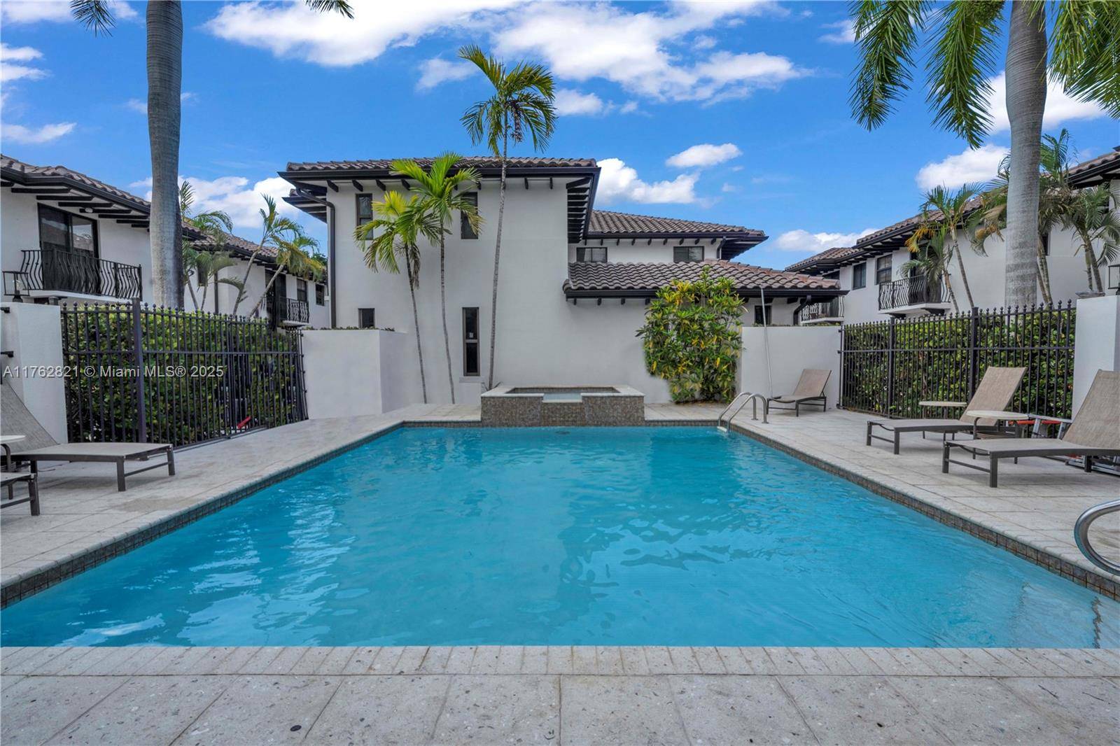 Miami, FL 33133,3041 Indiana St #10