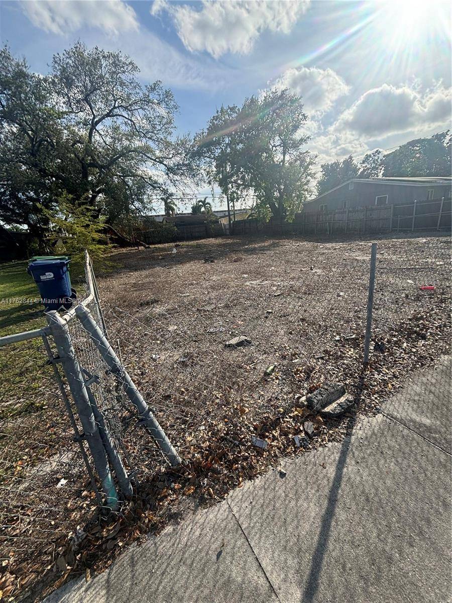Miami Gardens, FL 33054,2240 NW 152nd st