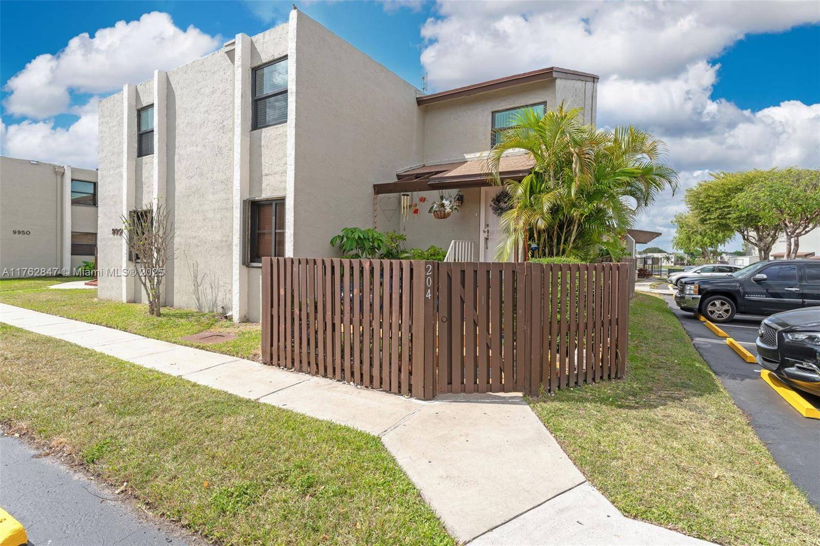 Miami, FL 33172,9950 NW 9th St Cir #204