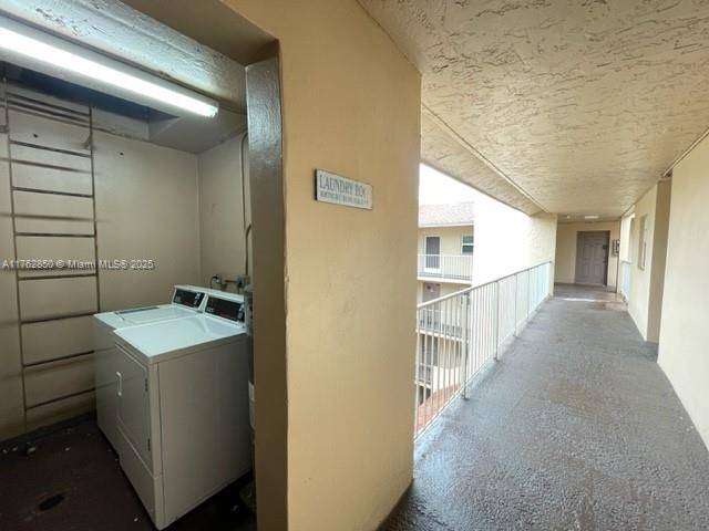 Davie, FL 33324,9441 Live Oak Pl #403
