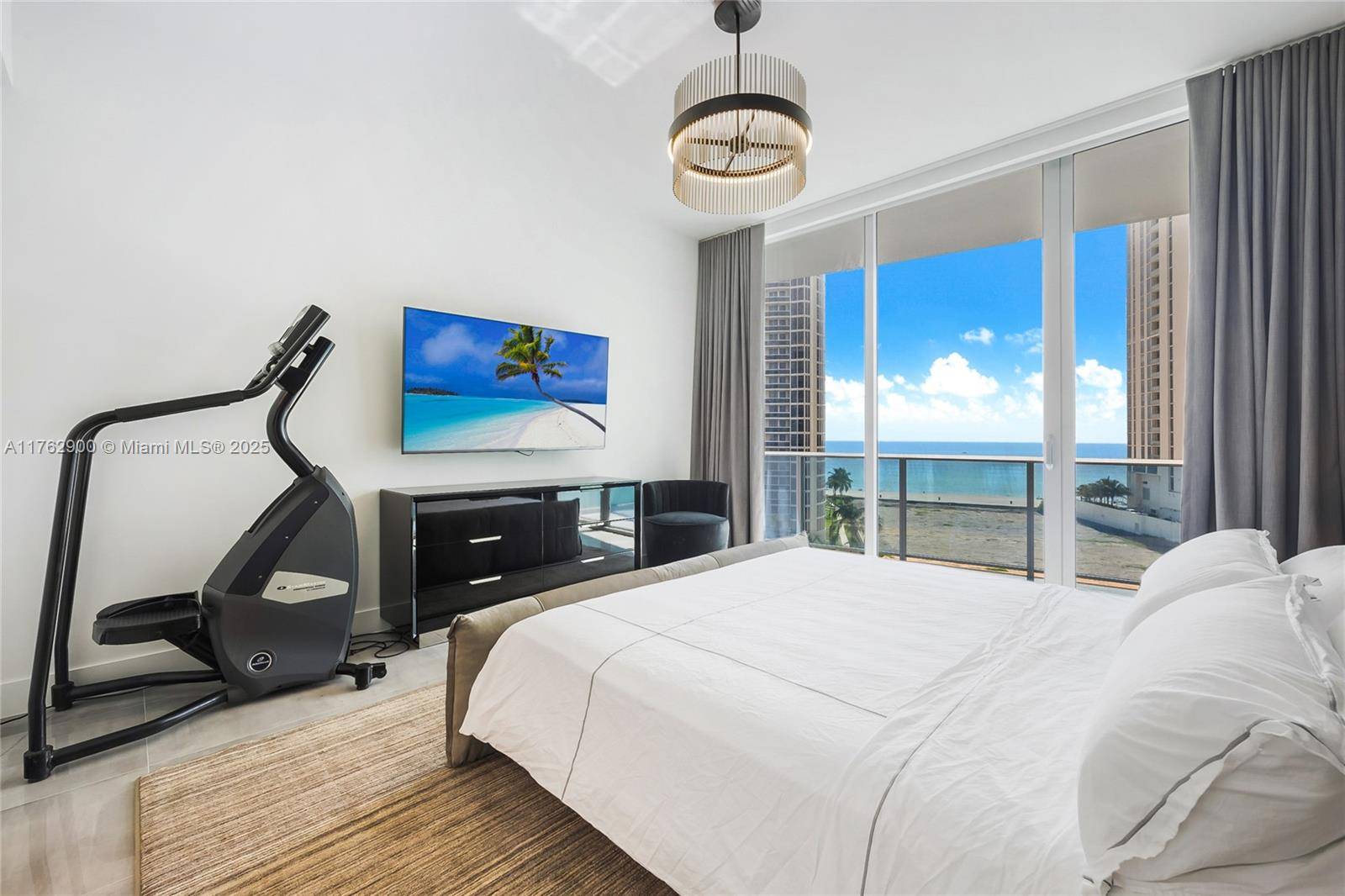 Sunny Isles Beach, FL 33160,17550 Collins Ave #702