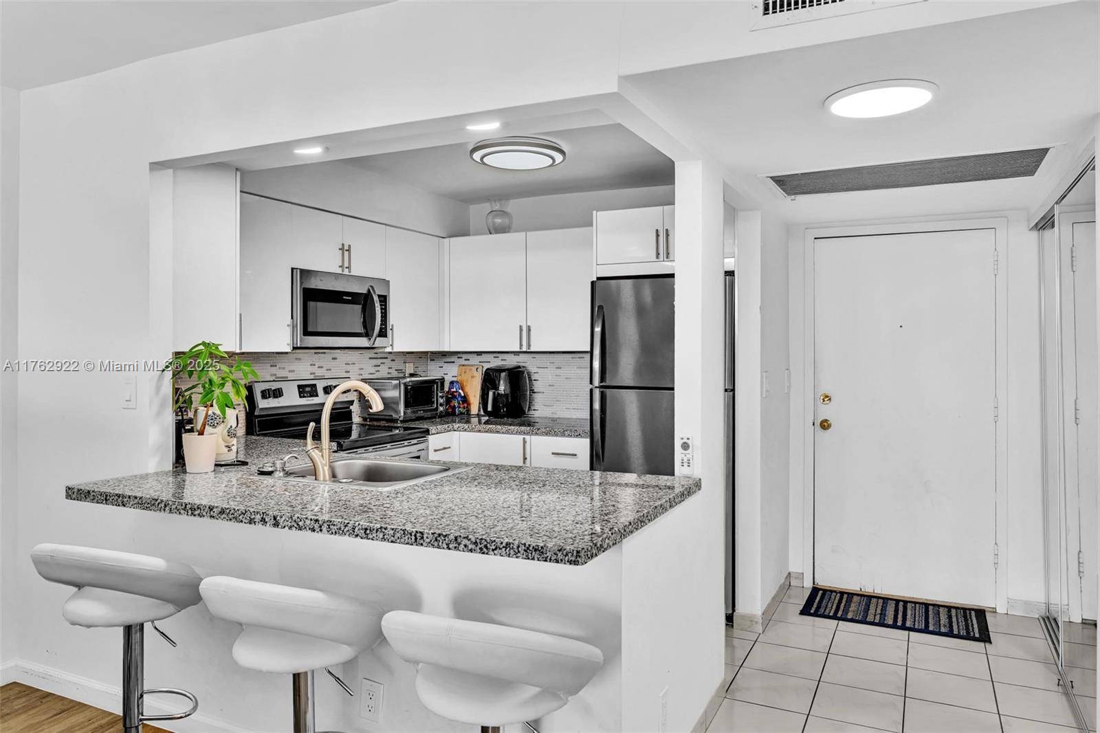 Hallandale Beach, FL 33009,2001 Atlantic Shores Blvd #514
