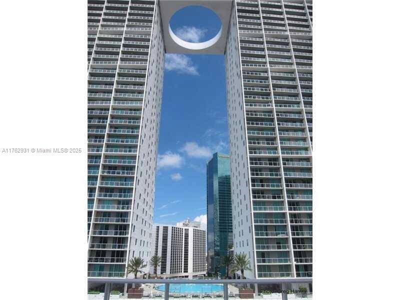 Miami, FL 33131,500 Brickell Ave #2303