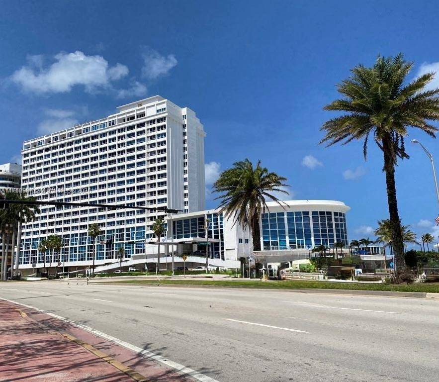 Miami Beach, FL 33140,5445 Collins Ave #B7