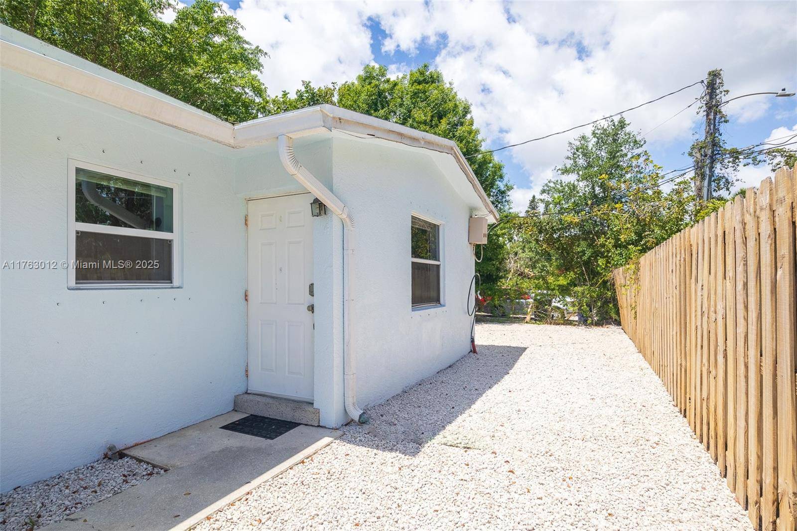 Fort Lauderdale, FL 33312,605 SW 14th Ter #4