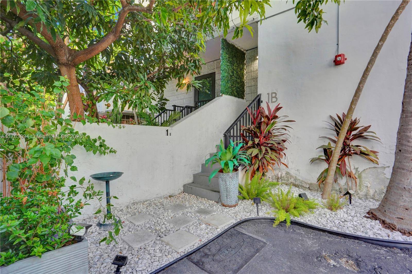 Miami Beach, FL 33139,619 Euclid Ave #1B