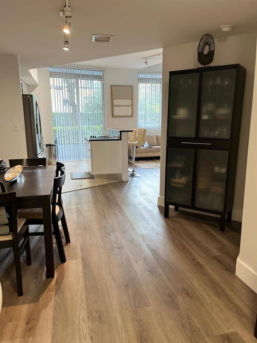 Miami, FL 33133,3339 Virginia St #121