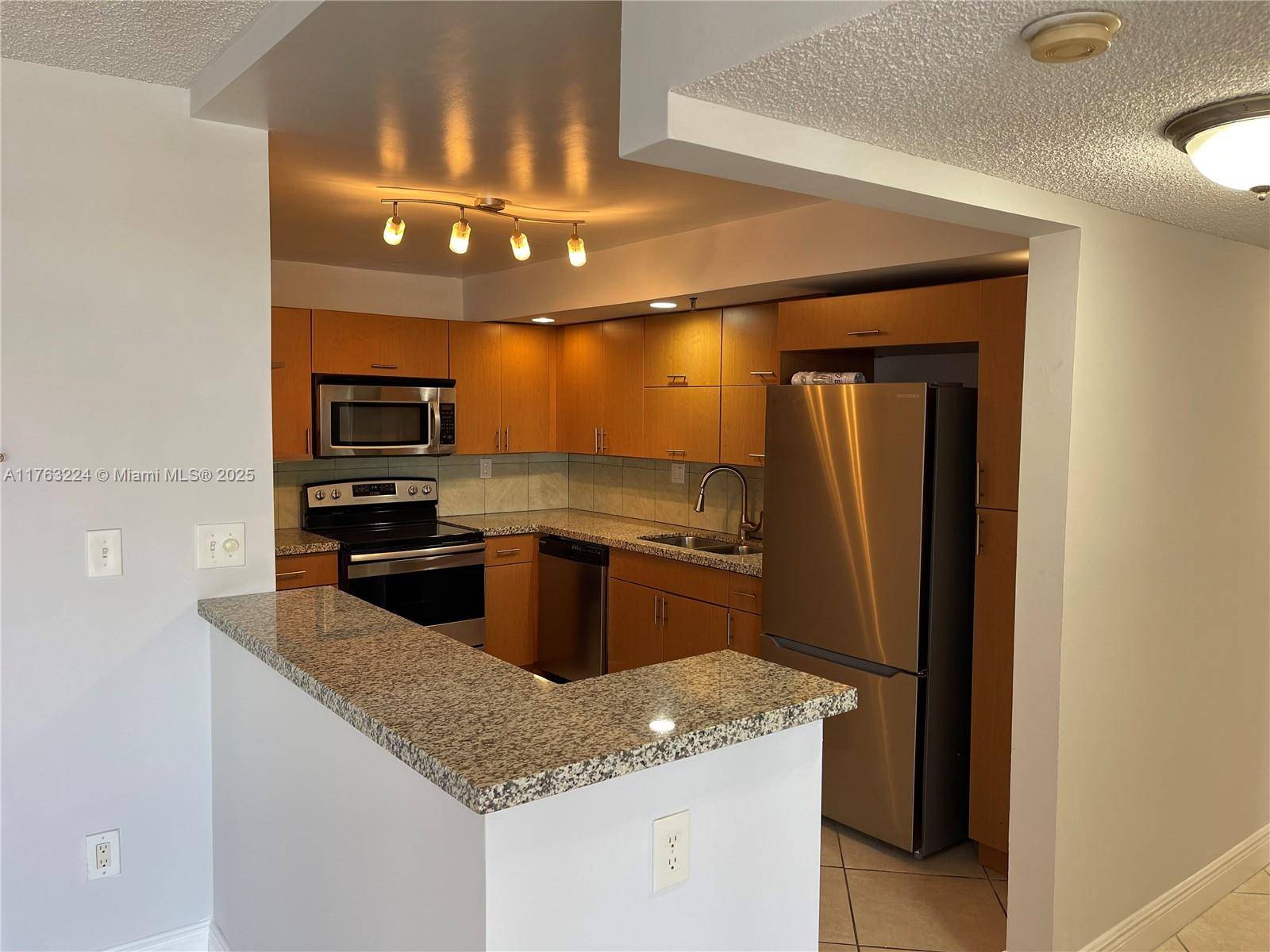 Miami, FL 33179,20850 San Simeon Way #304-5