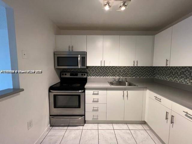 North Miami Beach, FL 33160,16950 W Dixie Hwy A129 Hwy #129