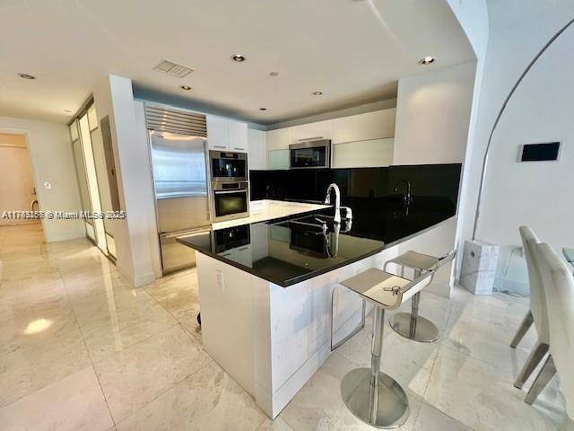 Sunny Isles Beach, FL 33160,17121 Collins Ave #1007