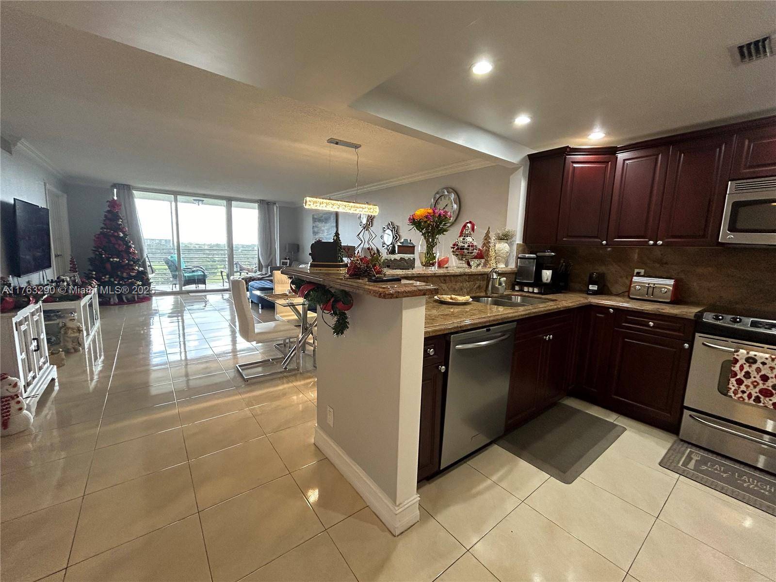 Pompano Beach, FL 33069,3520 Oaks Way #1010
