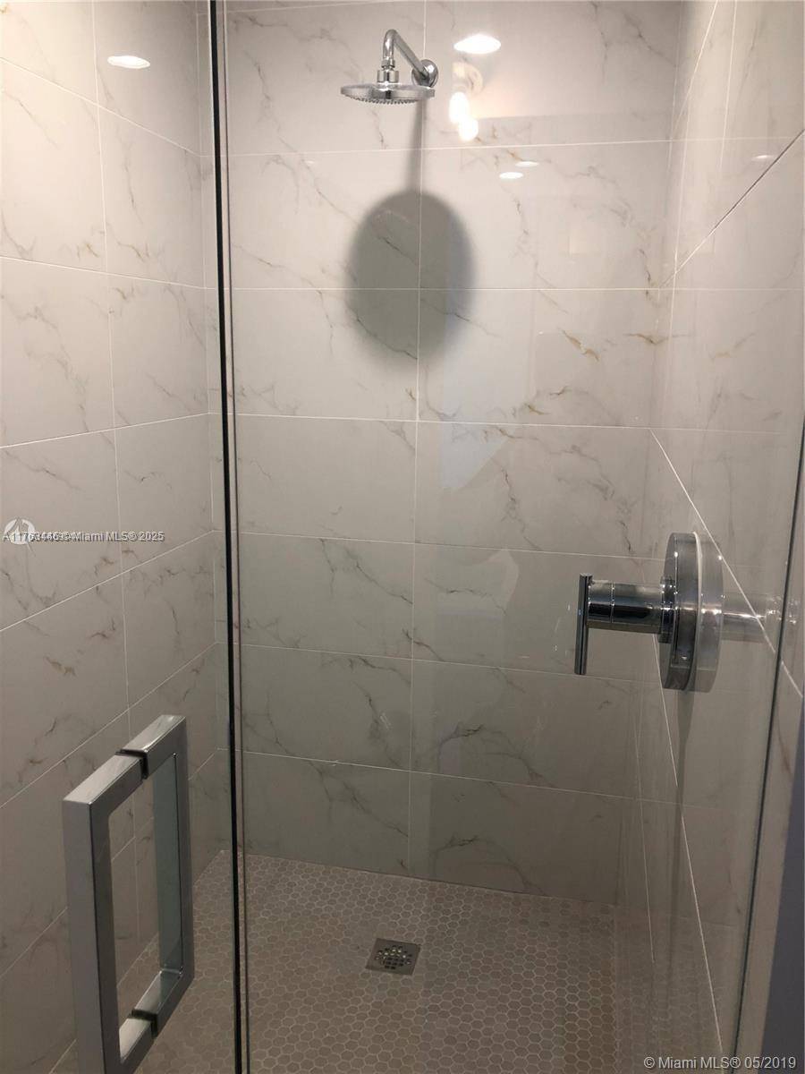 North Miami Beach, FL 33160,16385 Biscayne Blvd #1001