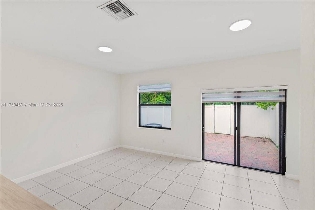 Hialeah, FL 33018,11103 W 32nd Ln #0
