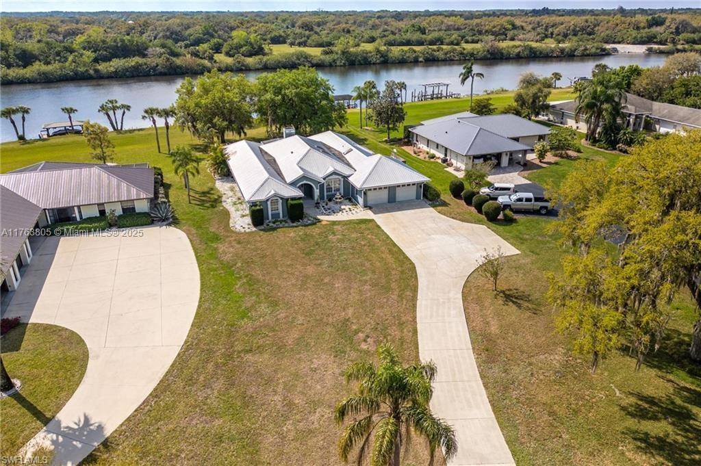La Belle, FL 33935,1261 Riverbend Dr