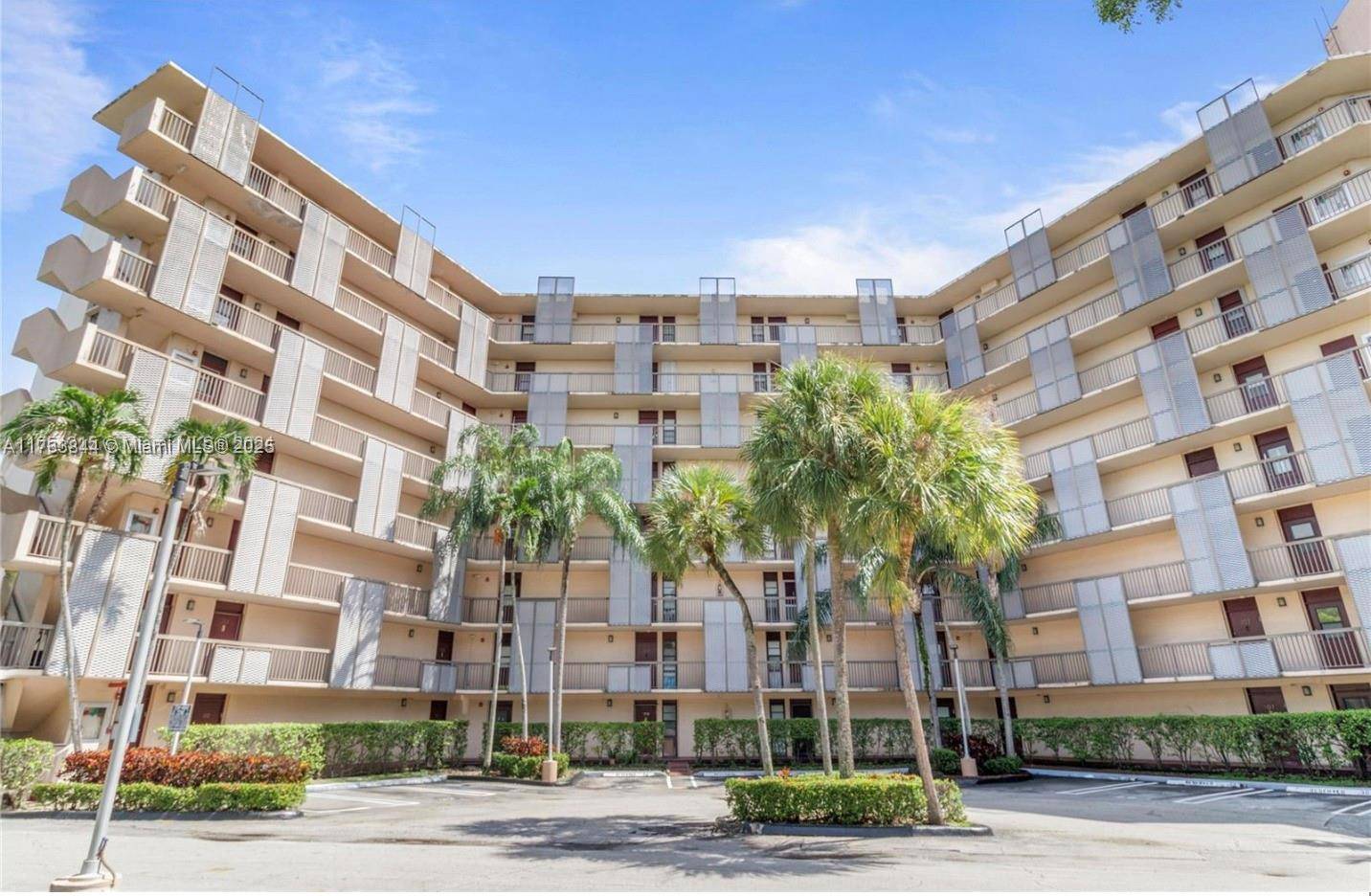 Aventura, FL 33180,3301 N Country Club Dr #110