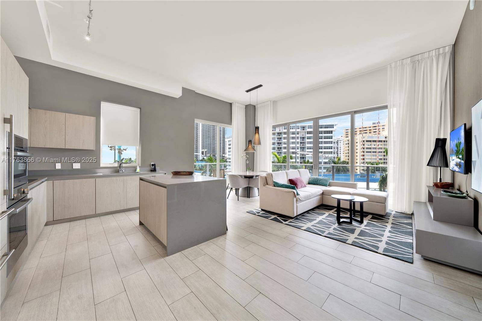 Hollywood, FL 33019,4010 S Ocean Dr #R309