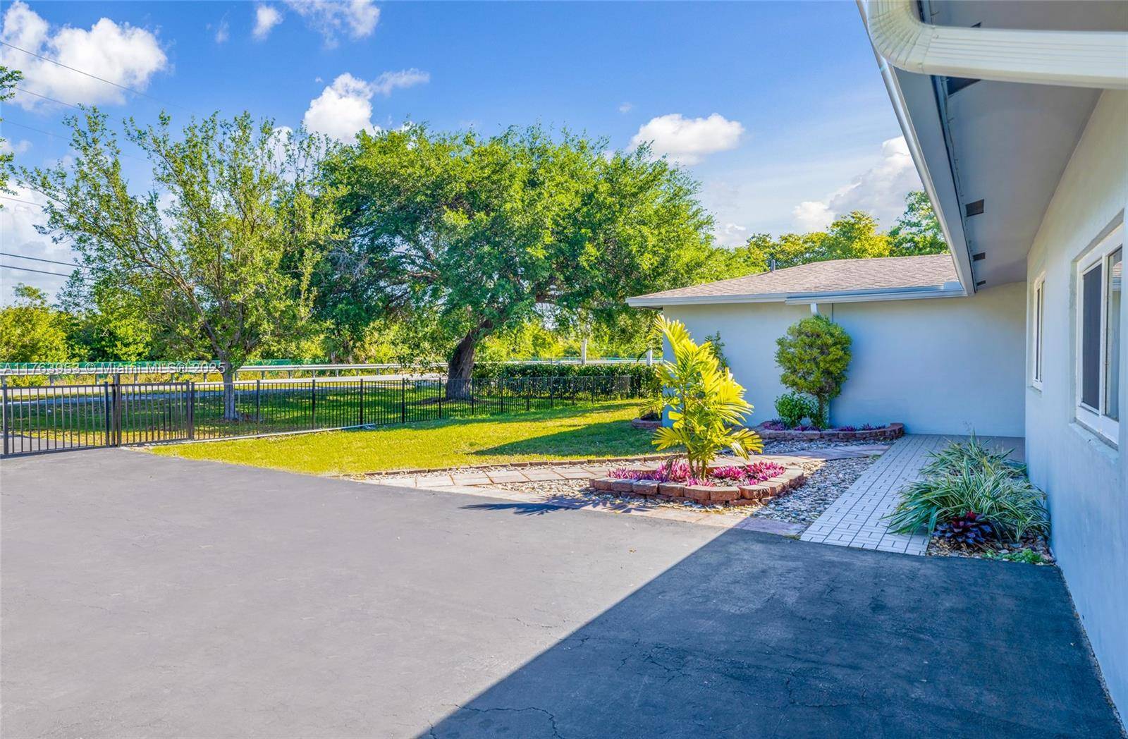 Davie, FL 33325,13390 SW 26th St