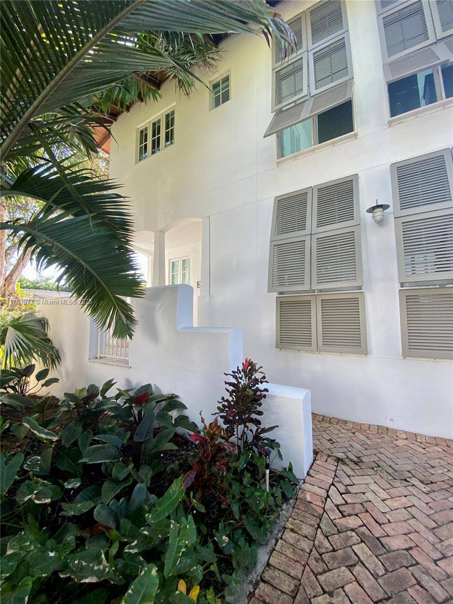 Key Biscayne, FL 33149,350 E Woodcrest Rd
