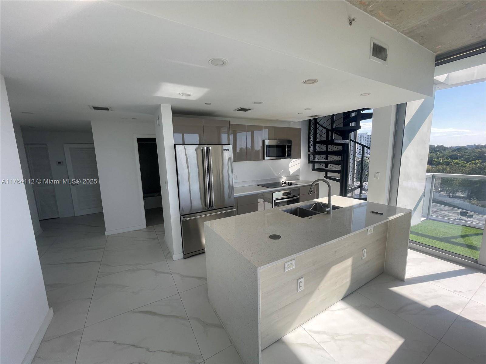 North Miami Beach, FL 33181,13800 Highland Dr #PH5