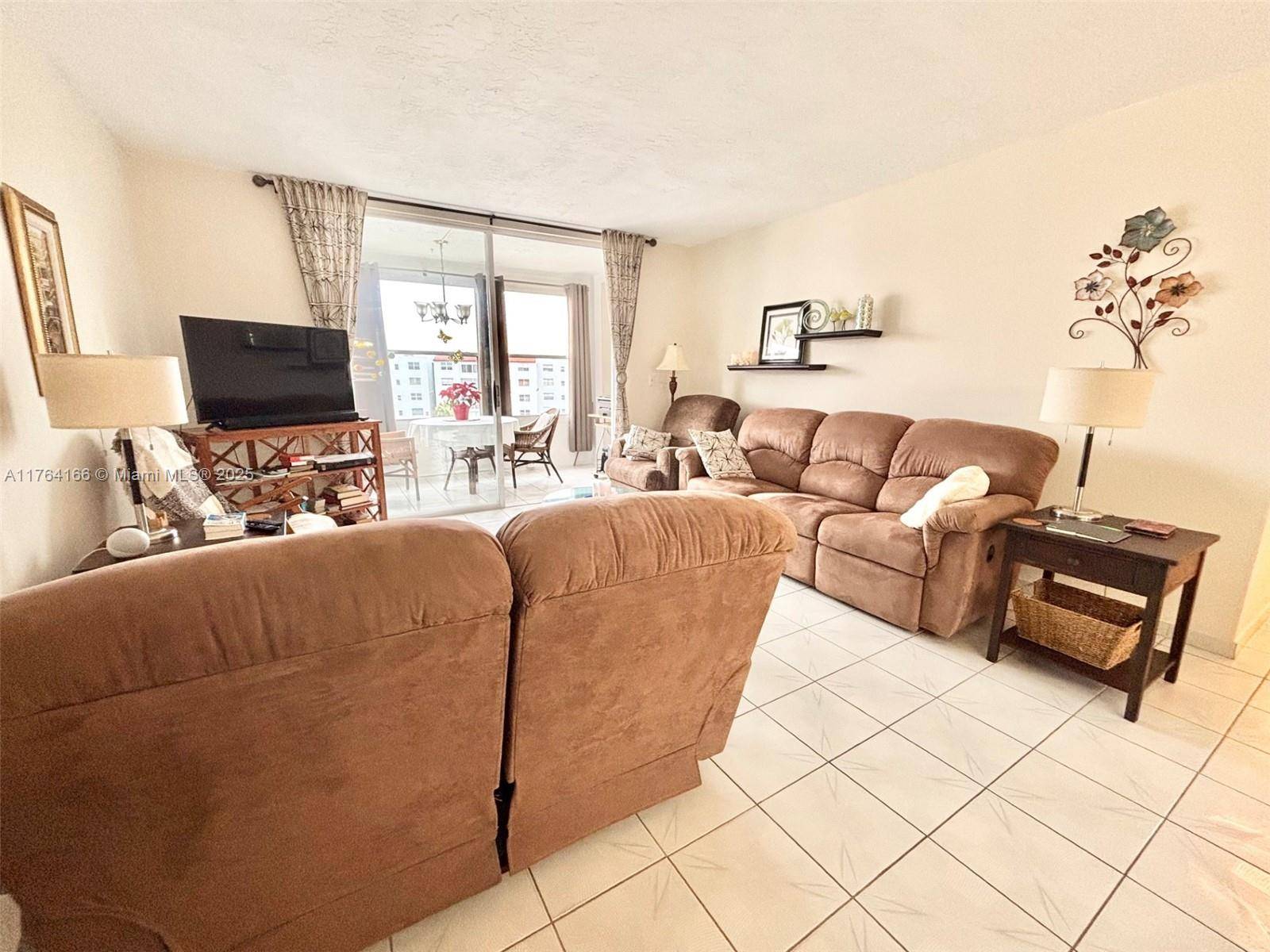 Lauderdale Lakes, FL 33311,2801 Somerset Dr #406