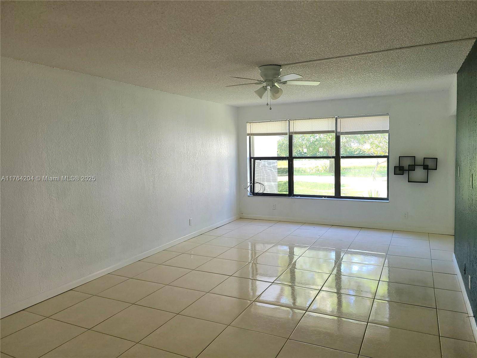 Pompano Beach, FL 33069,2318 S Cypress Bend Dr #223