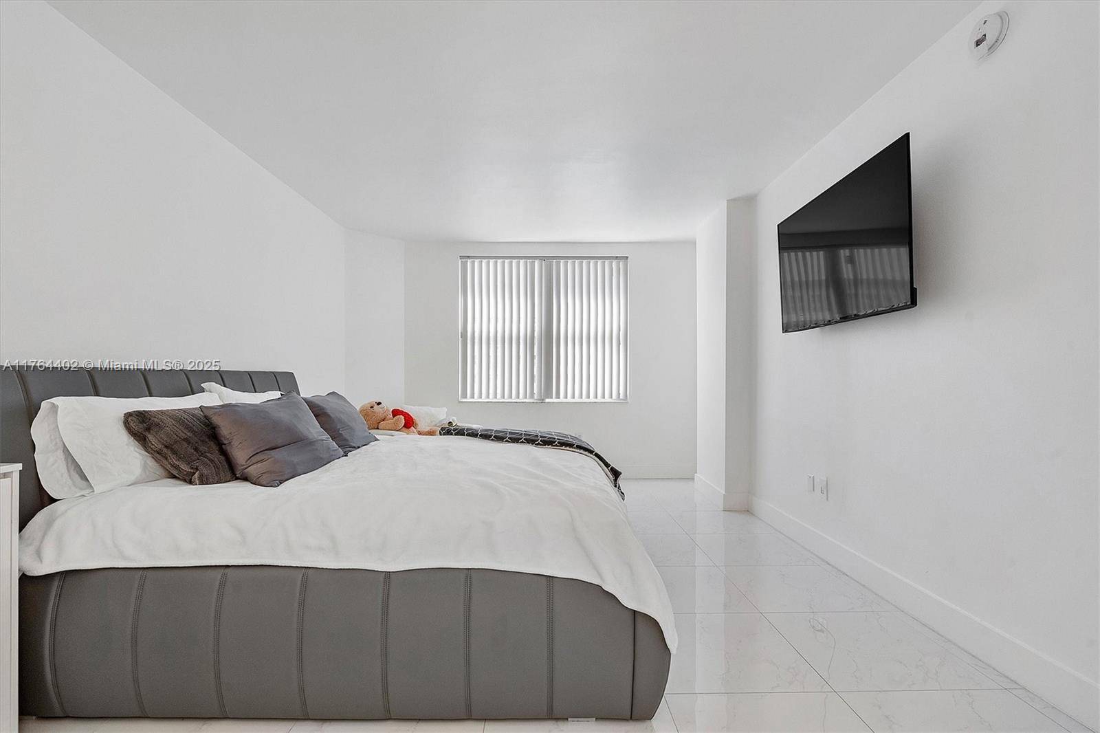 Hallandale Beach, FL 33009,1980 S Ocean Dr #19G