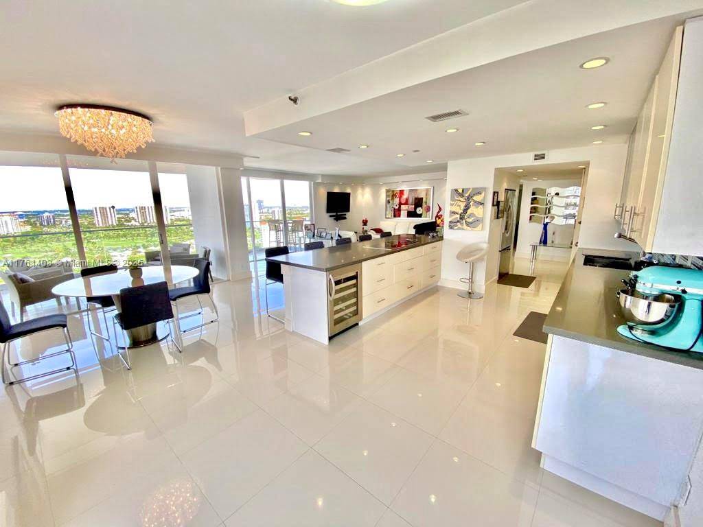 Aventura, FL 33180,19707 Turnberry Way #27D