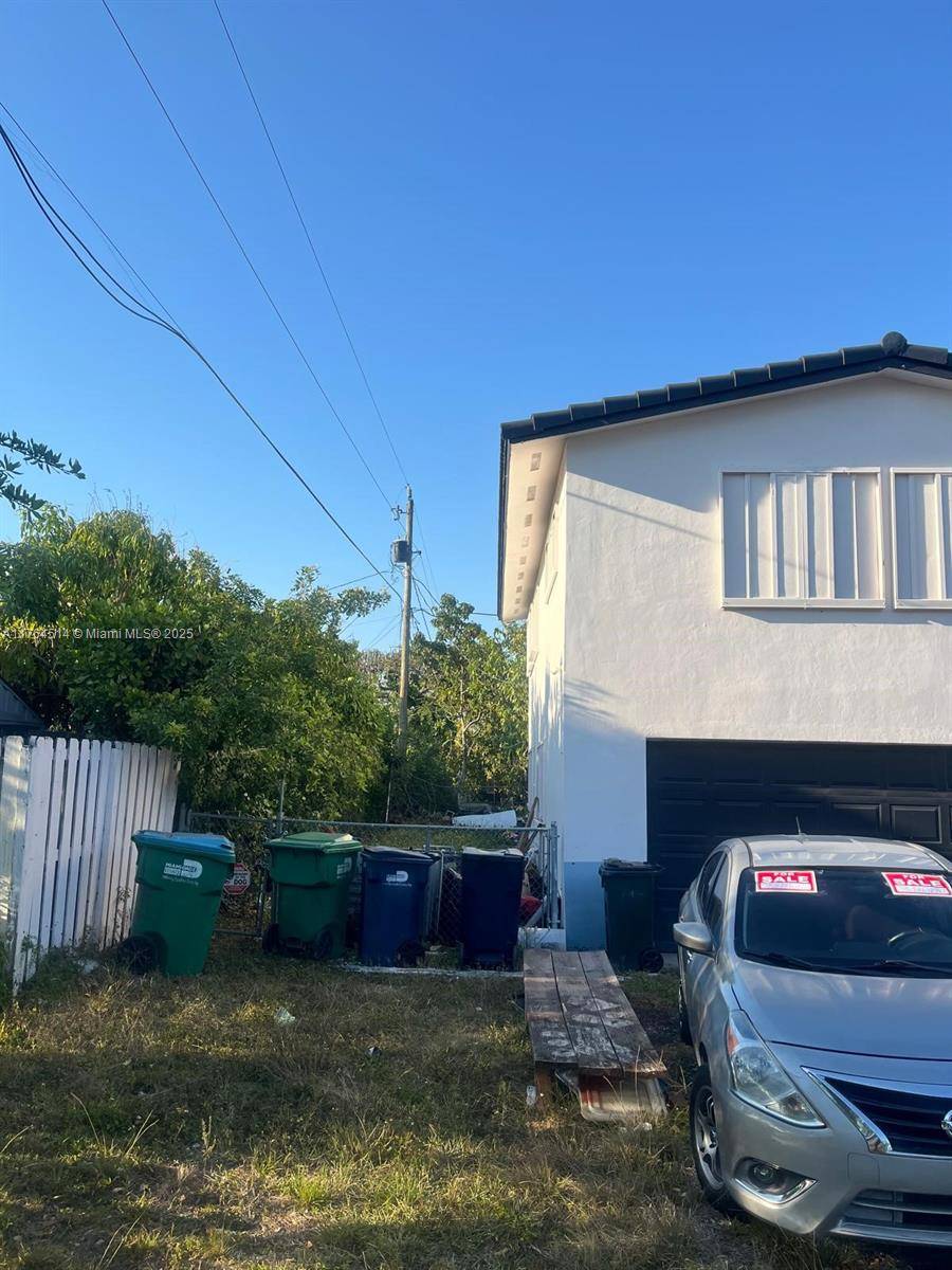 Miami, FL 33157,9971 Colonial Dr