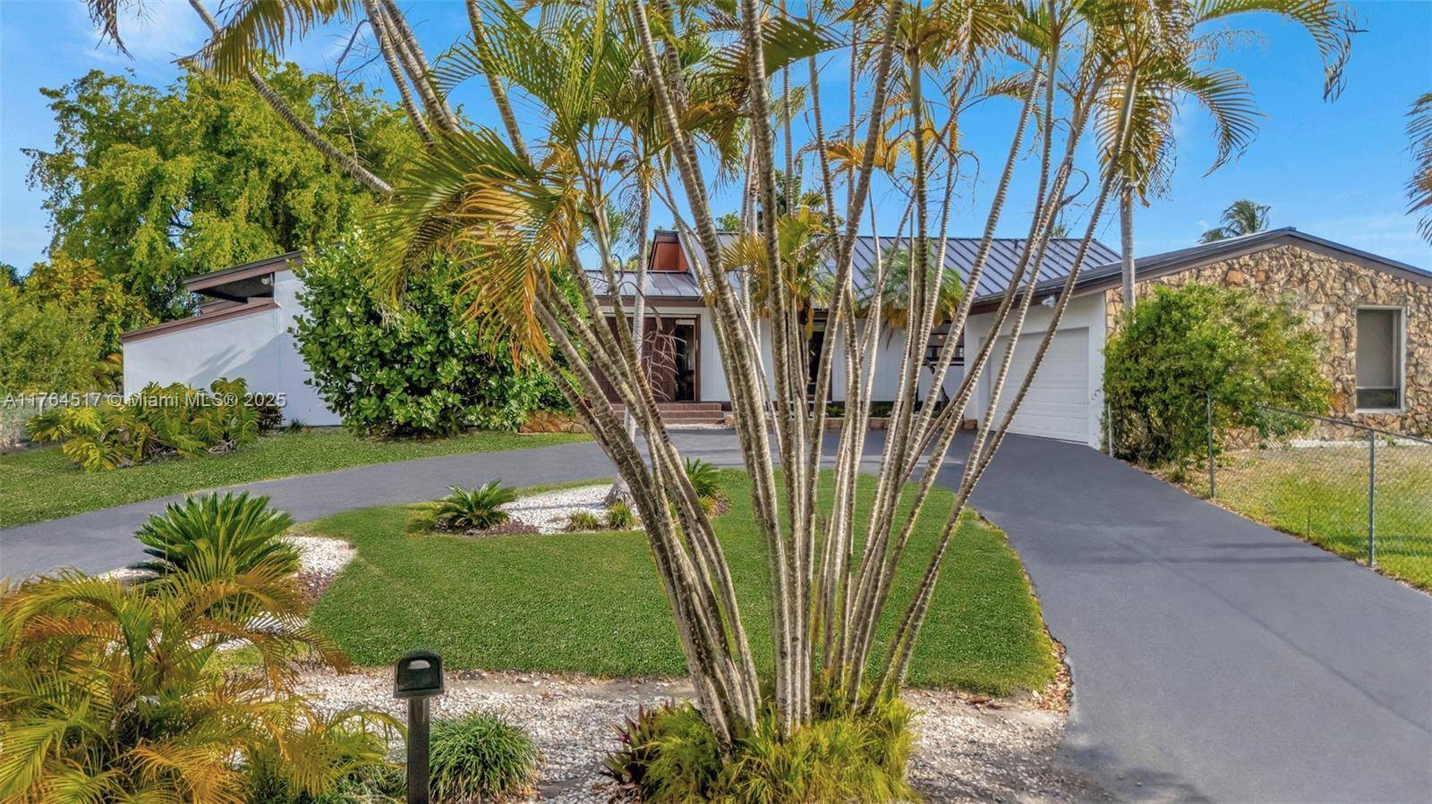 Palmetto Bay, FL 33157,7741 SW 170th St
