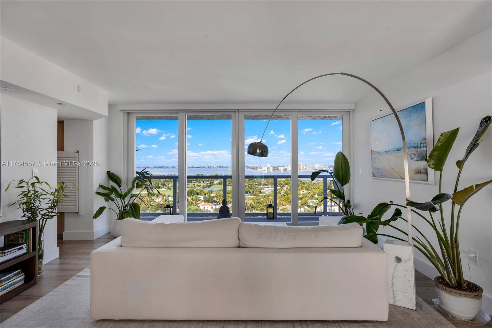 Miami Beach, FL 33140,5900 Collins Av #2205/06