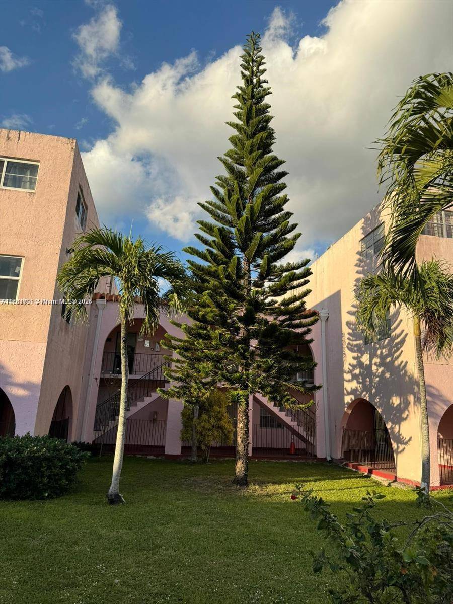 Hialeah, FL 33012,1255 W 53rd St #307-3