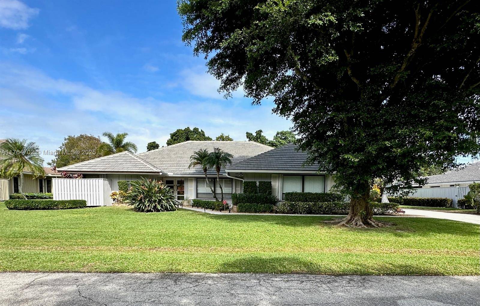 Palm Beach Gardens, FL 33418,15 W Balfour Rd