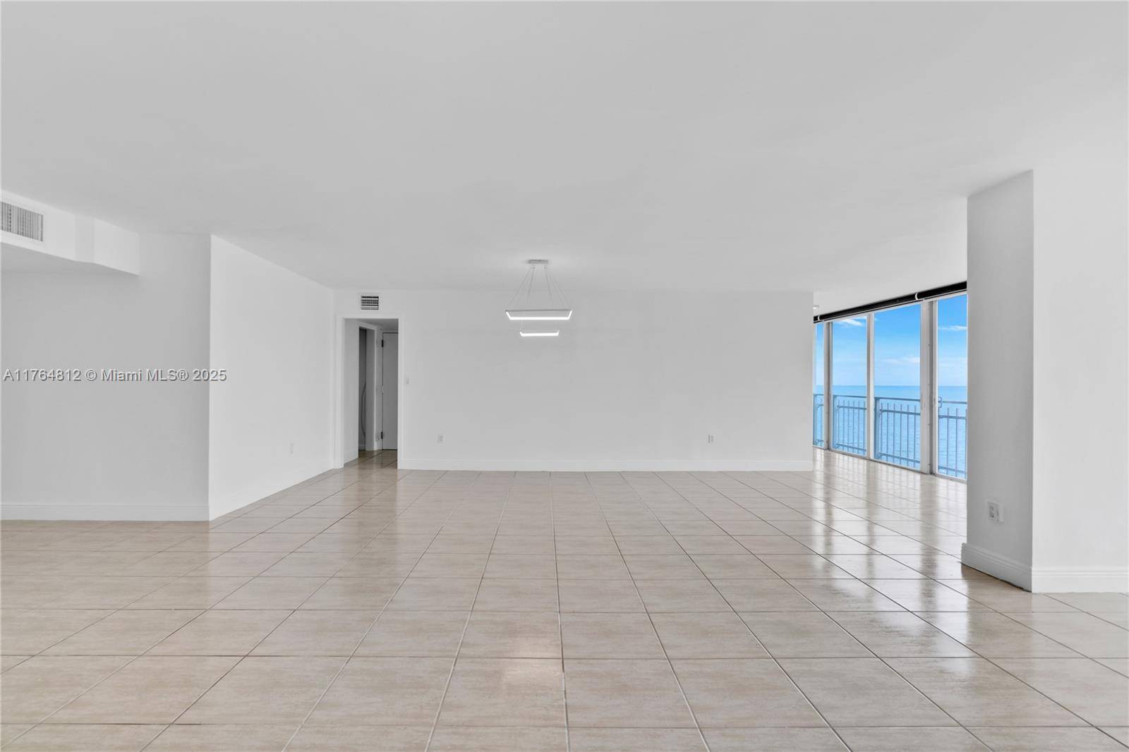 Key Biscayne, FL 33149,600 Grapetree Dr #8CS