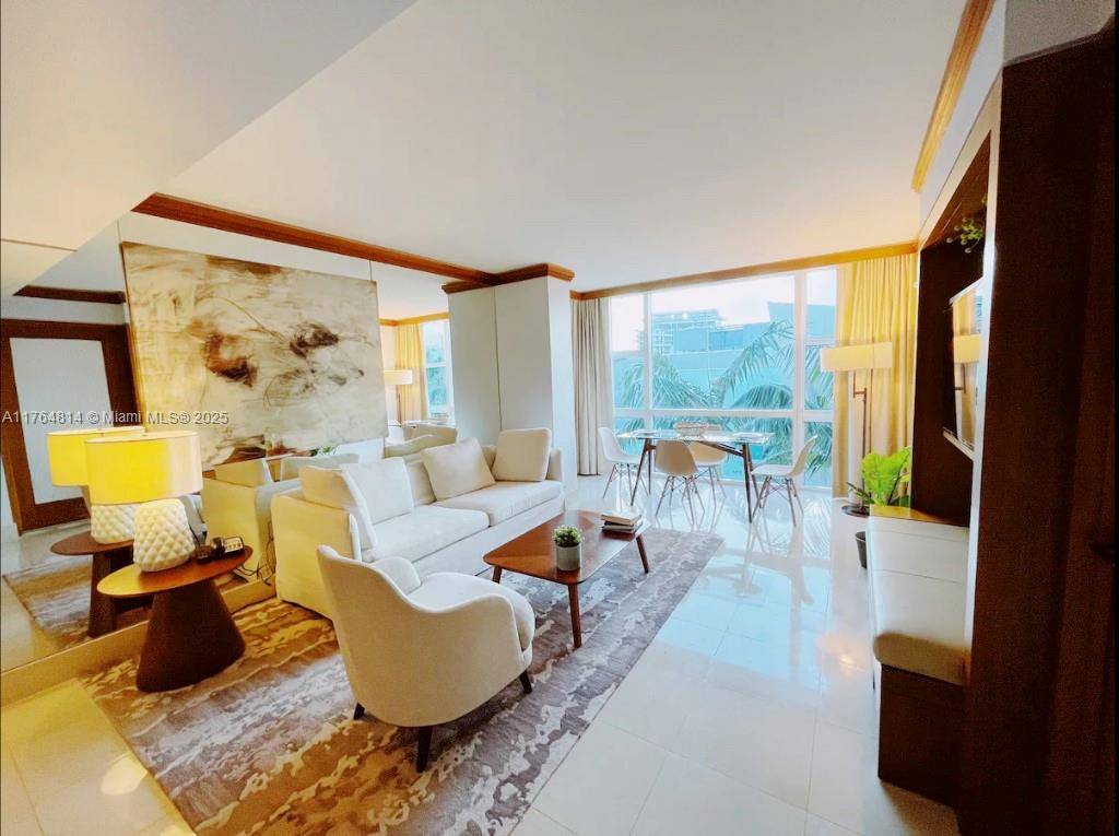 Miami Beach, FL 33141,6801 Collins Ave #315