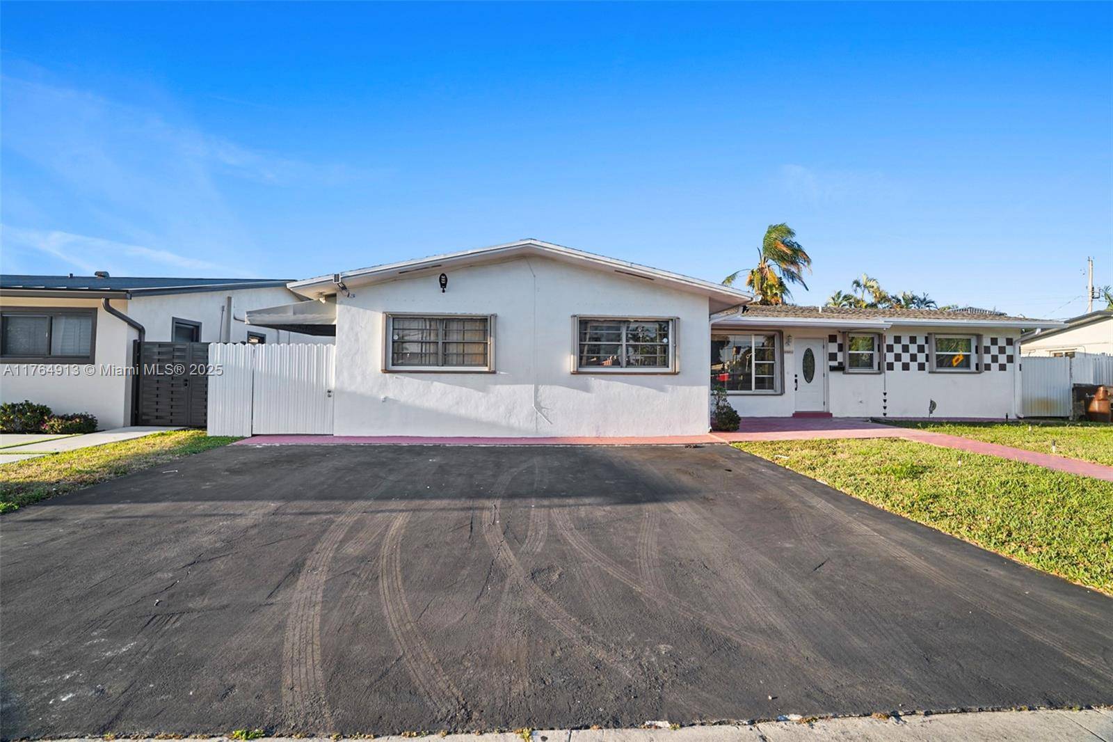 Hialeah, FL 33012,841 W 50th St