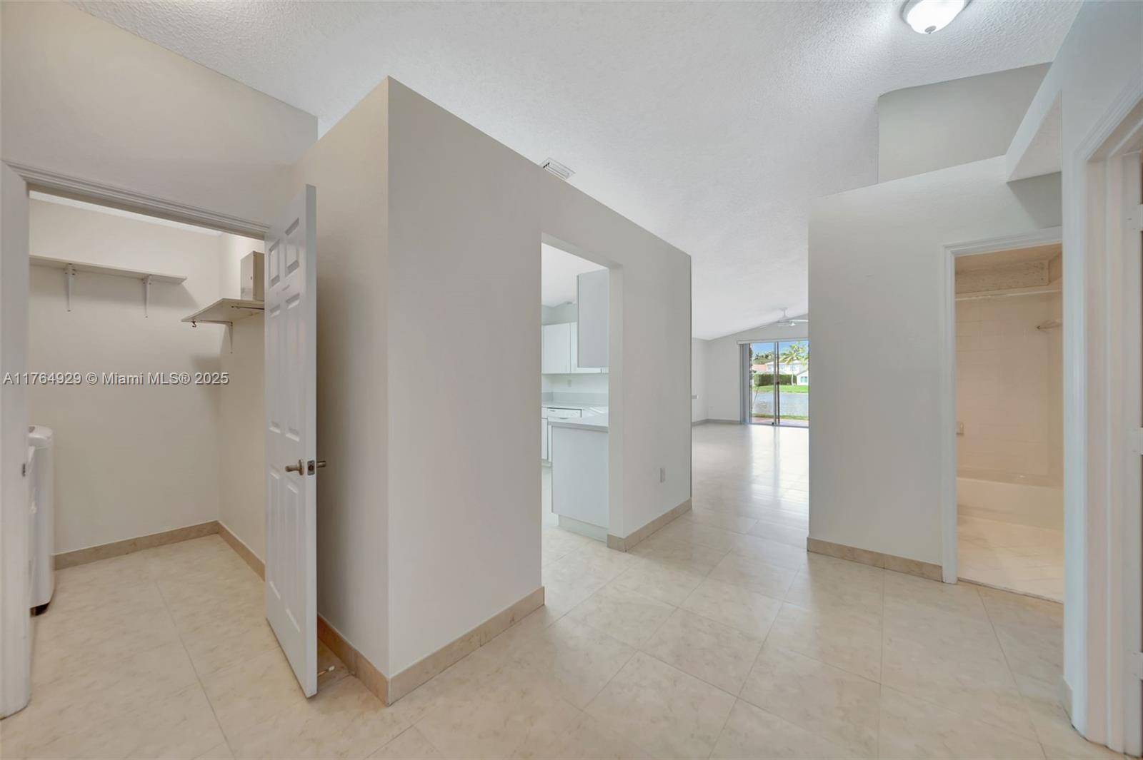 Weston, FL 33331,16411 Sapphire Bnd
