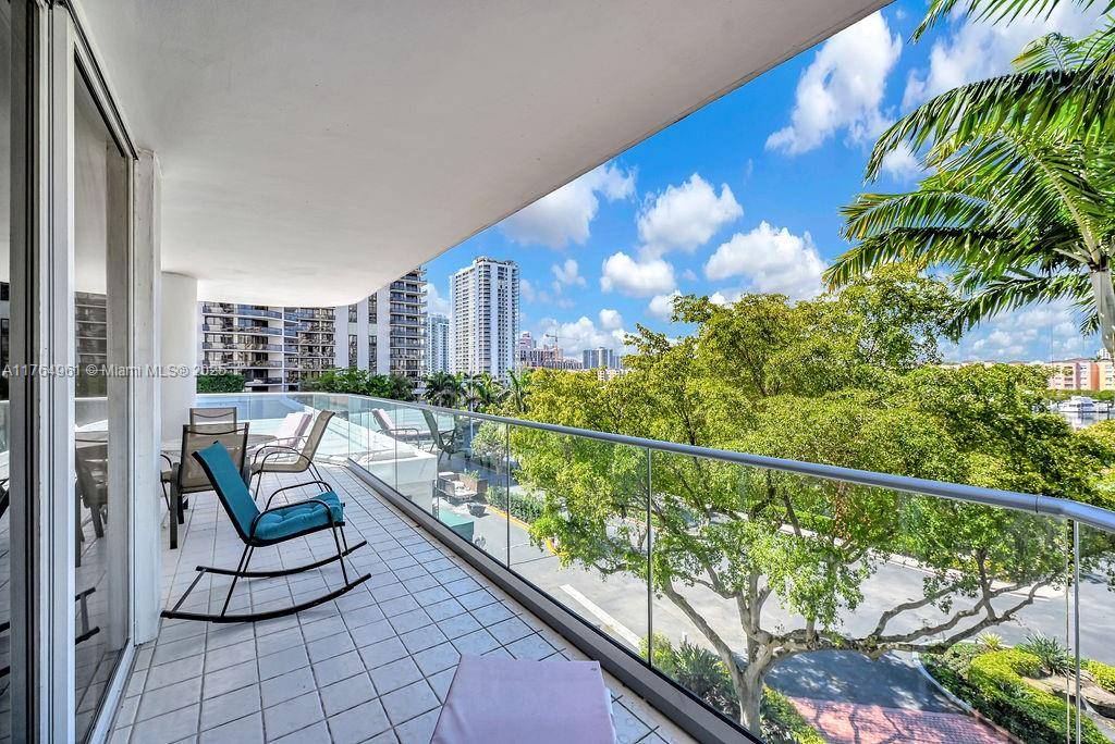 Aventura, FL 33180,19707 Turnberry Way #5D