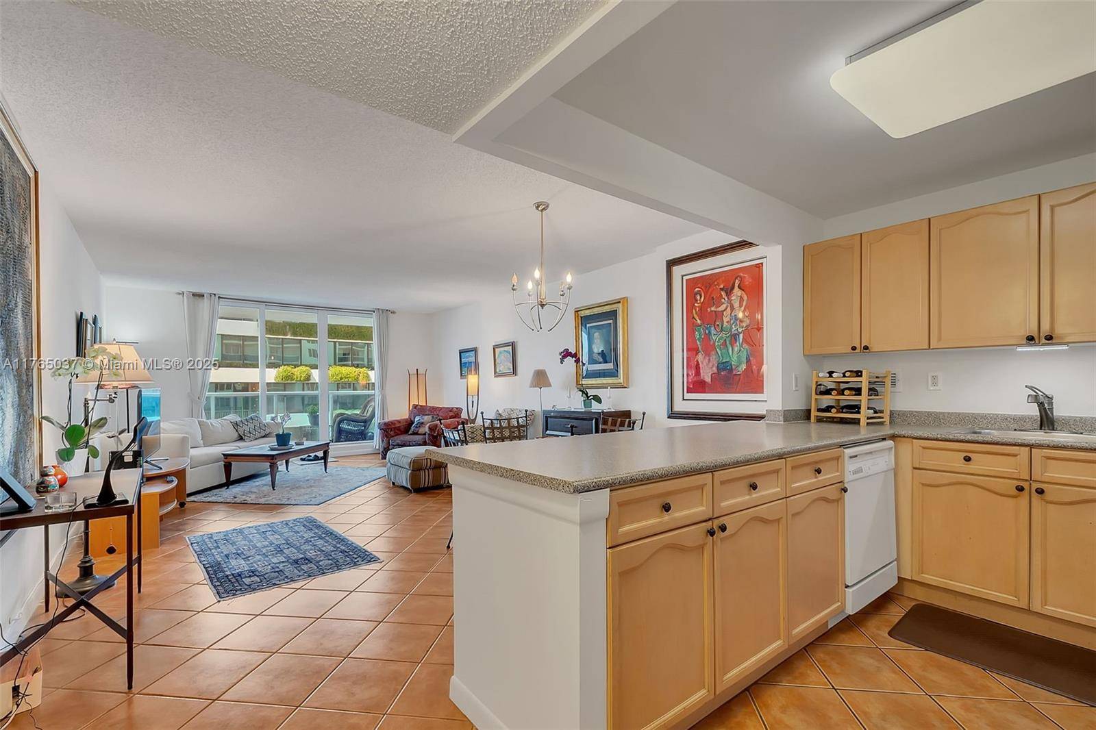 Miami Beach, FL 33139,2301 Collins Ave #533
