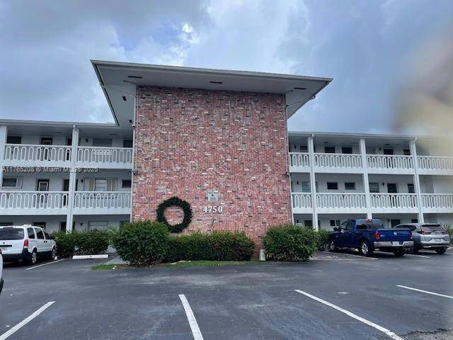 Plantation, FL 33313,4750 NW 10th Ct #310