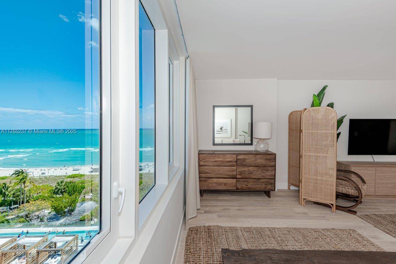 Miami Beach, FL 33139,2301 Collins Ave #914