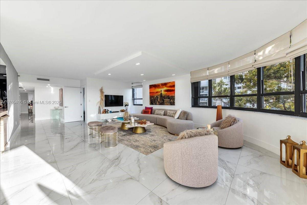 Bal Harbour, FL 33154,10175 Collins Ave #408