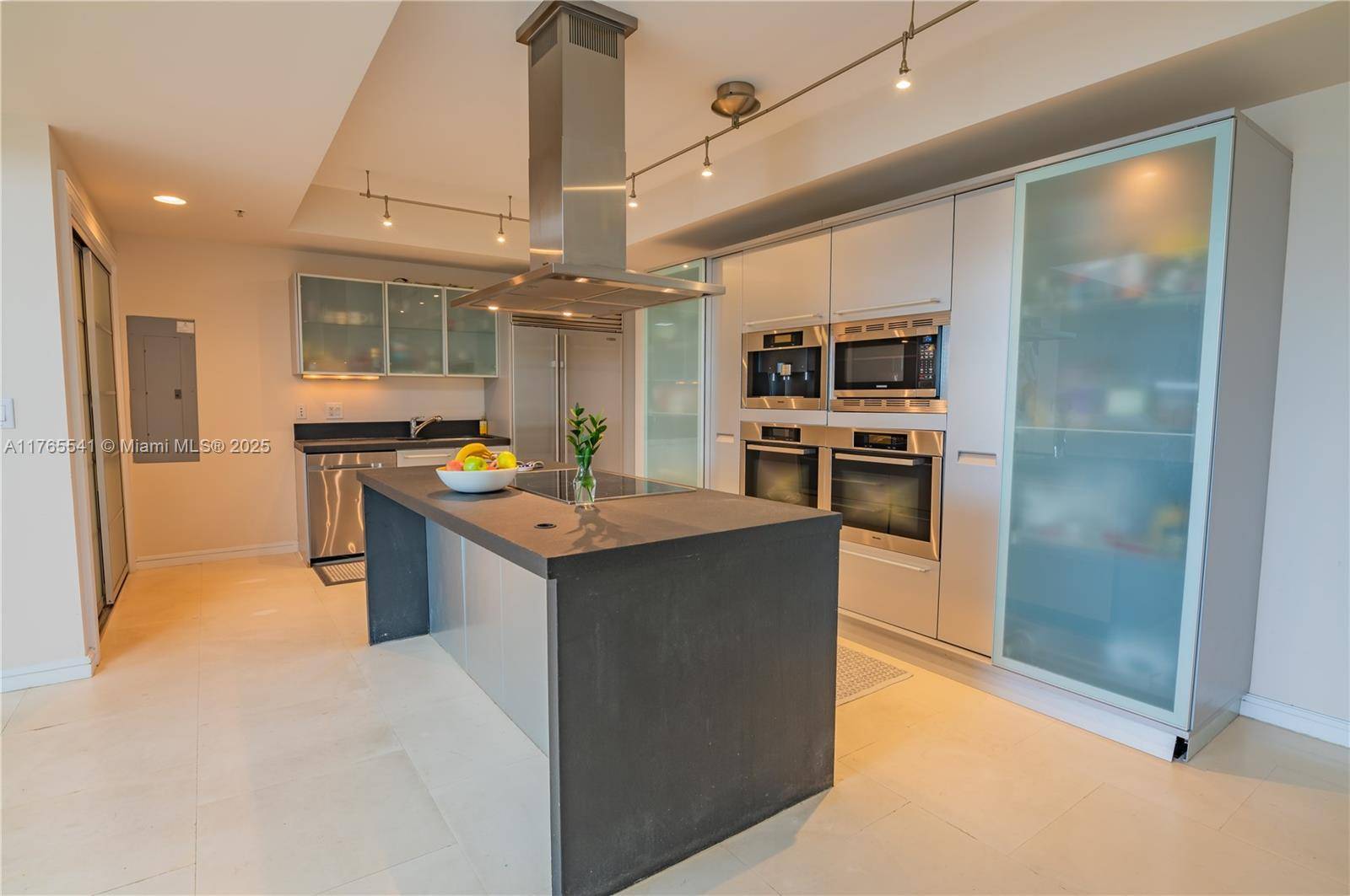 Sunny Isles Beach, FL 33160,18201 Collins Ave #506