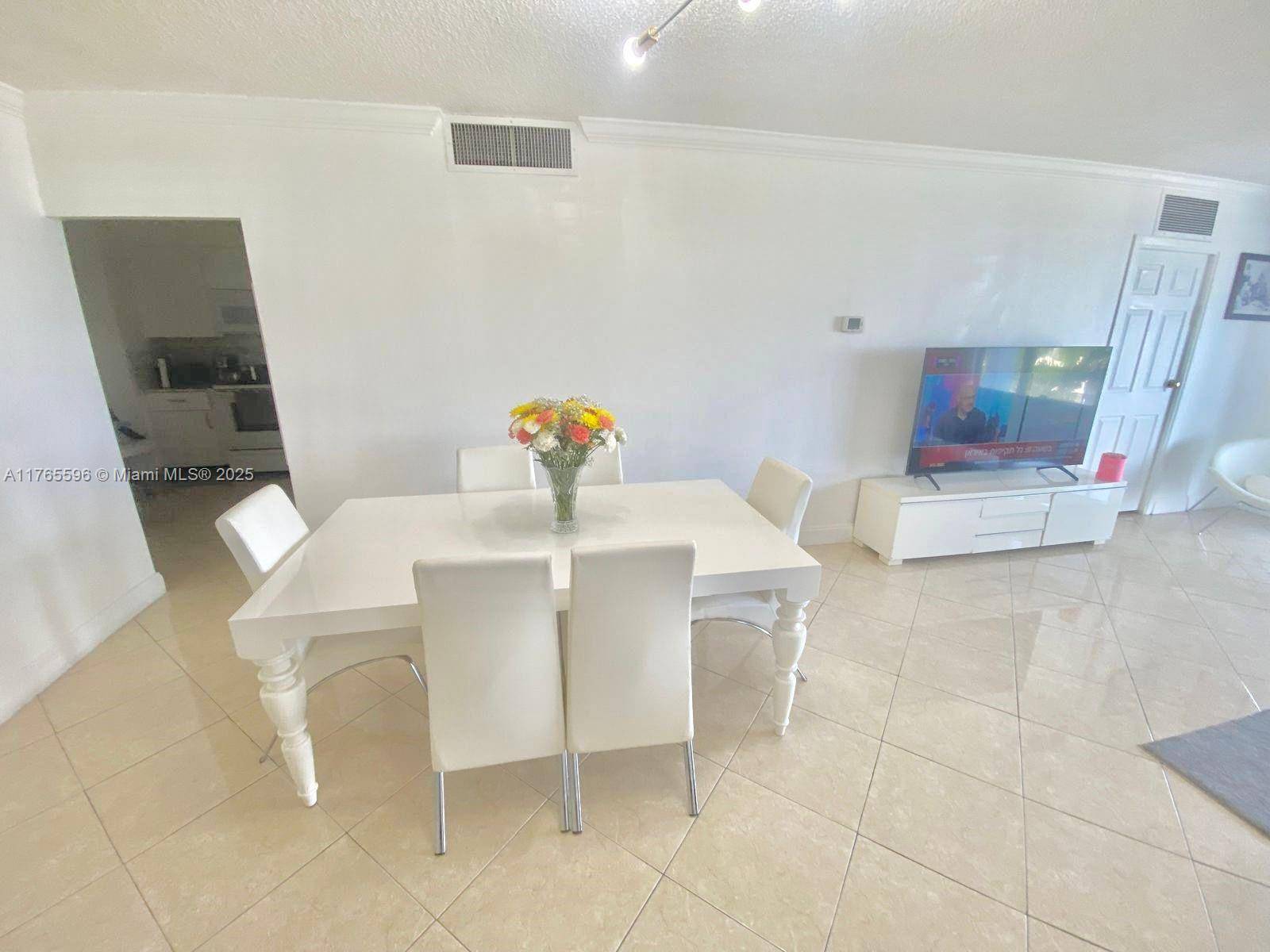 Bal Harbour, FL 33154,9801 Collins Ave #8M