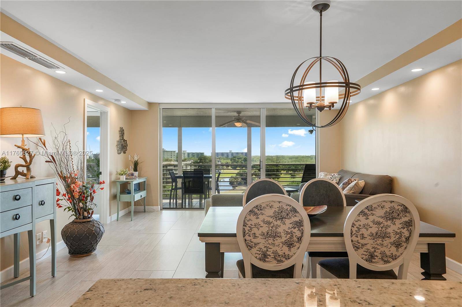Pompano Beach, FL 33069,3520 Oaks Way #810