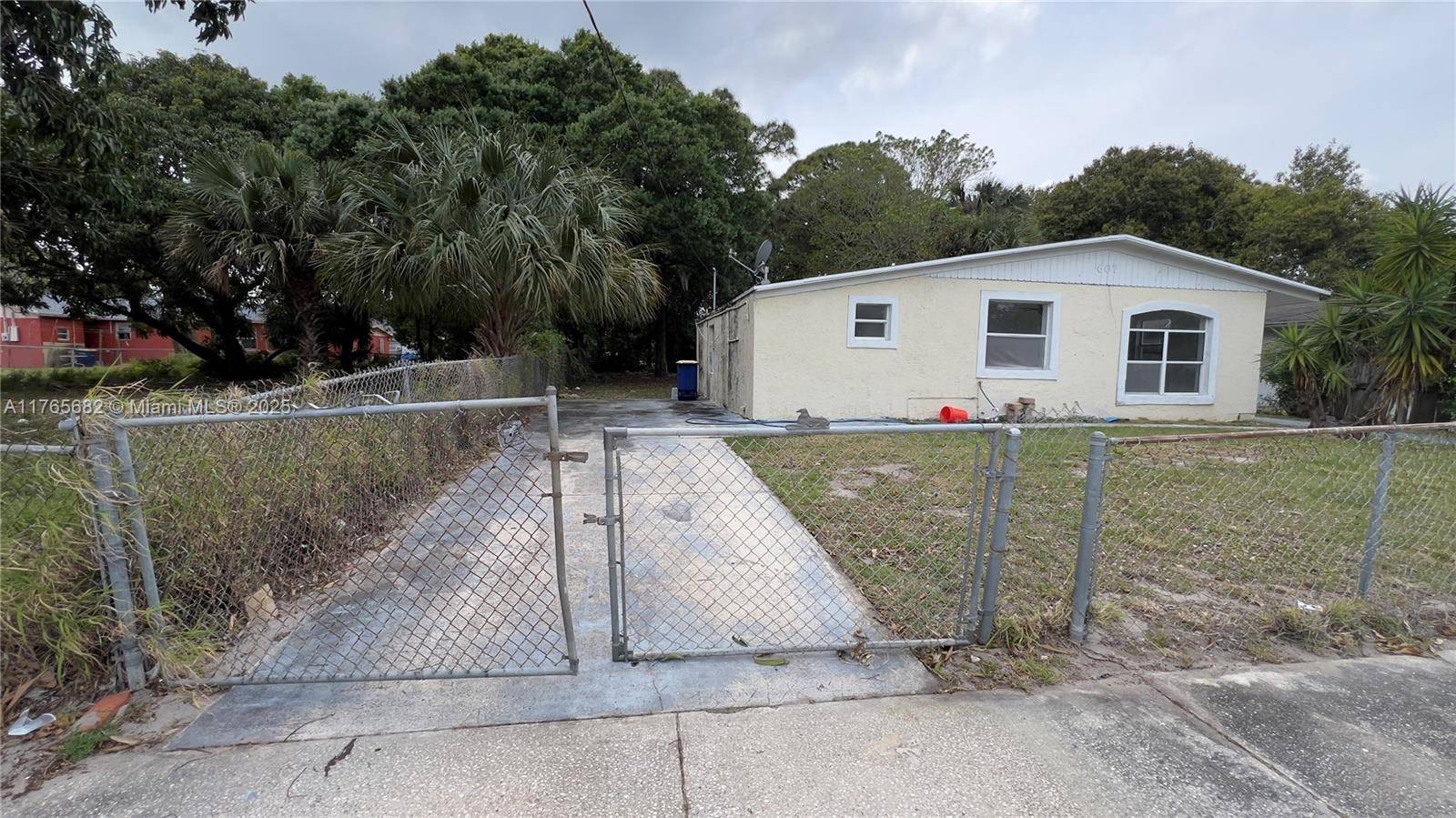 Fort Pierce, FL 34950,607 N 19th St