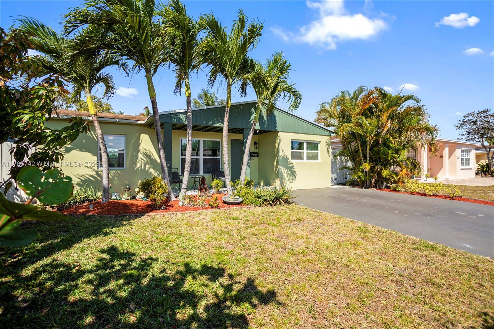 Oakland Park, FL 33334,5233 NE 4th Ave