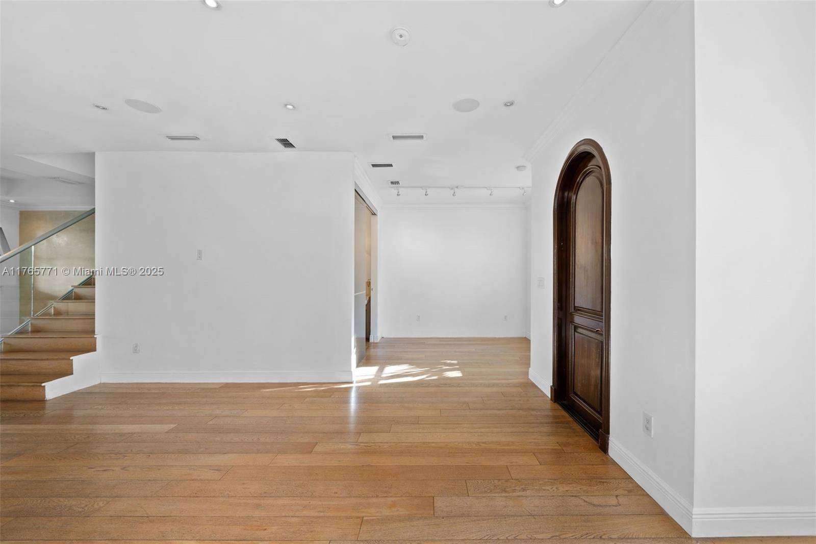 Key Biscayne, FL 33149,464 Fernwood Rd #B