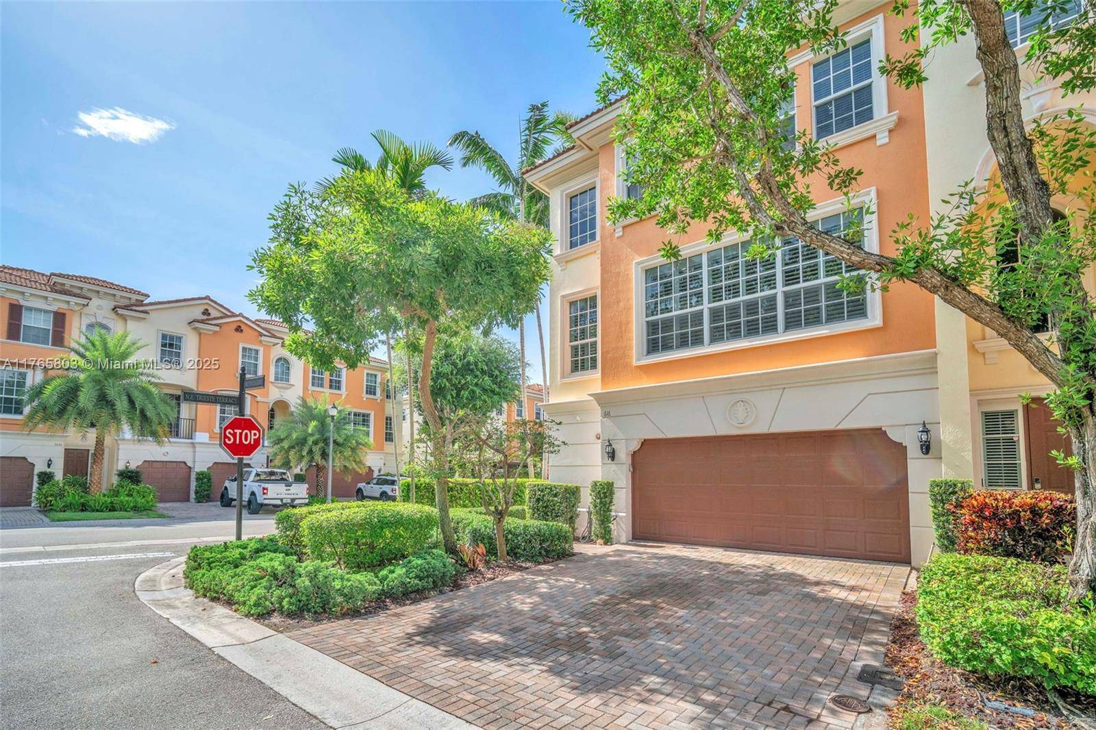 Boca Raton, FL 33487,616 NE VENEZIA LANE #616